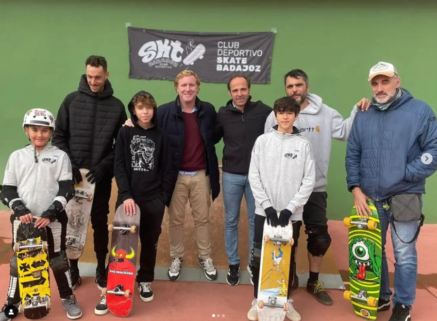 Un Día de Skateboarding con Autoridades